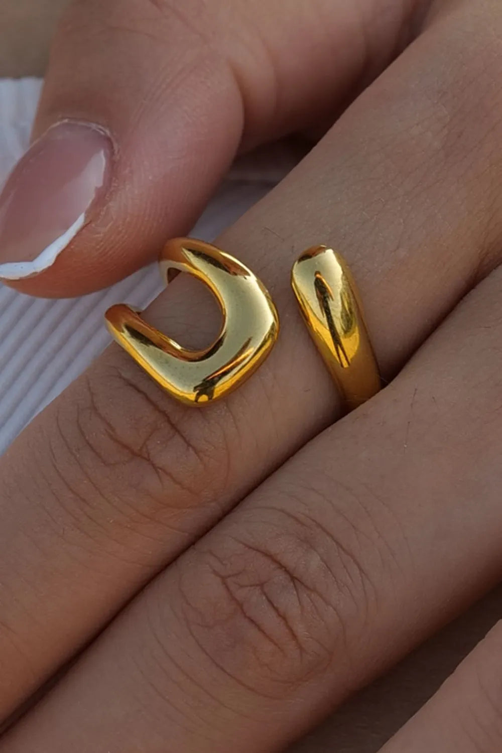 Premierify Ring – Twisted Gleam | 18K Gold-Plated Open Geometric Band