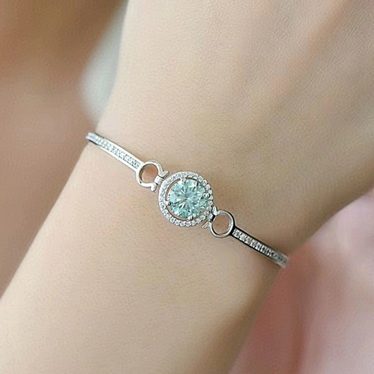 Sterling silver and moissanite bracelet on model’s wrist.