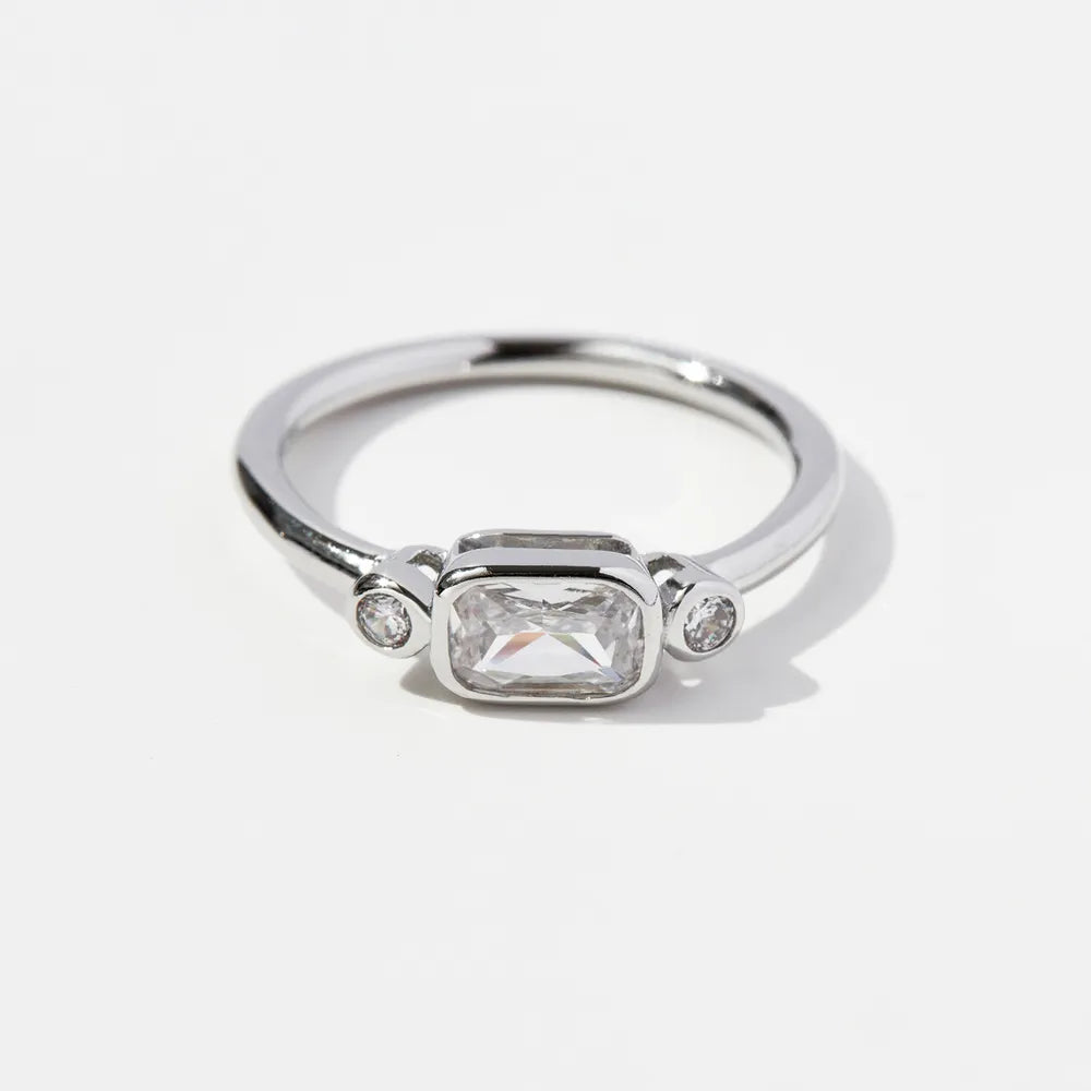 Vanta Grace Ring – 2CT Rectangle-Cut Certified Moissanite | Premierify™