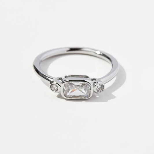 Vanta Grace Ring – 2CT Rectangle-Cut Certified Moissanite | Premierify™