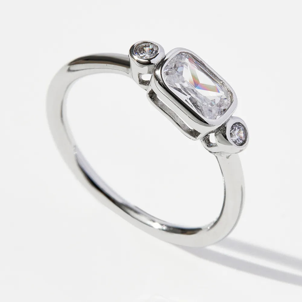 Vanta Grace Ring – 2CT Rectangle-Cut Certified Moissanite | Premierify™