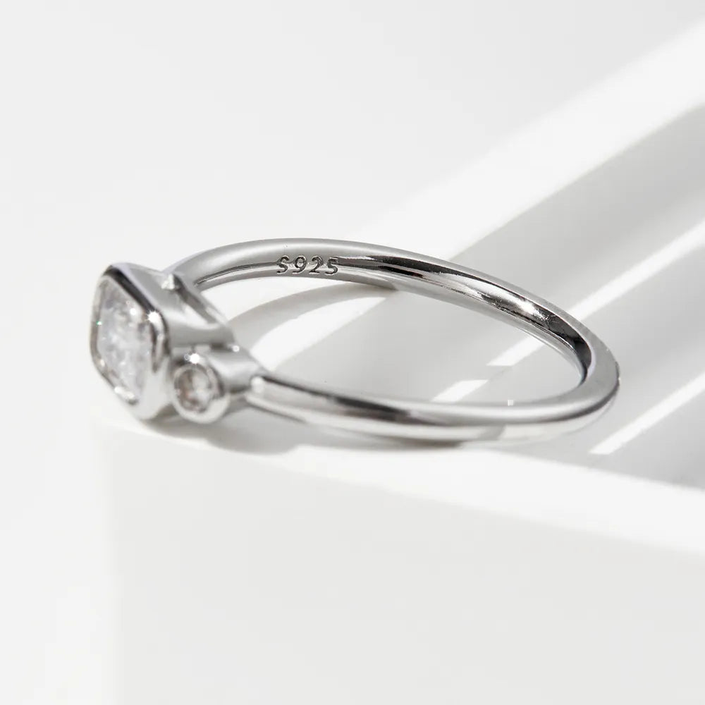 Vanta Grace Ring – 2CT Rectangle-Cut Certified Moissanite | Premierify™