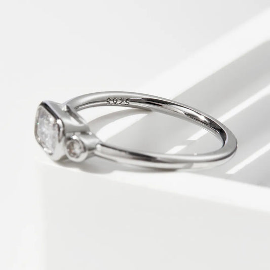Vanta Grace Ring – 2CT Rectangle-Cut Certified Moissanite | Premierify™