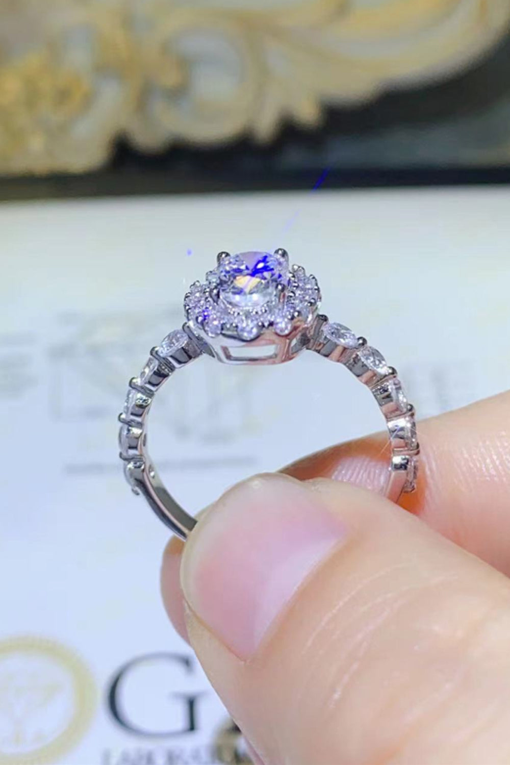 Erin Lee™ – 1 Carat Moissanite Halo Ring, Platinum-Plated Brilliance