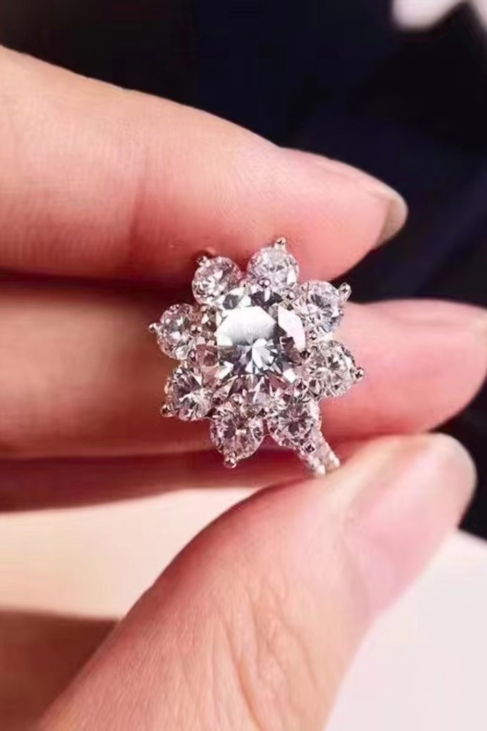 Fleur d’Éclat – 1CT Moissanite Flower Ring in Platinum-Plated 925 Silver