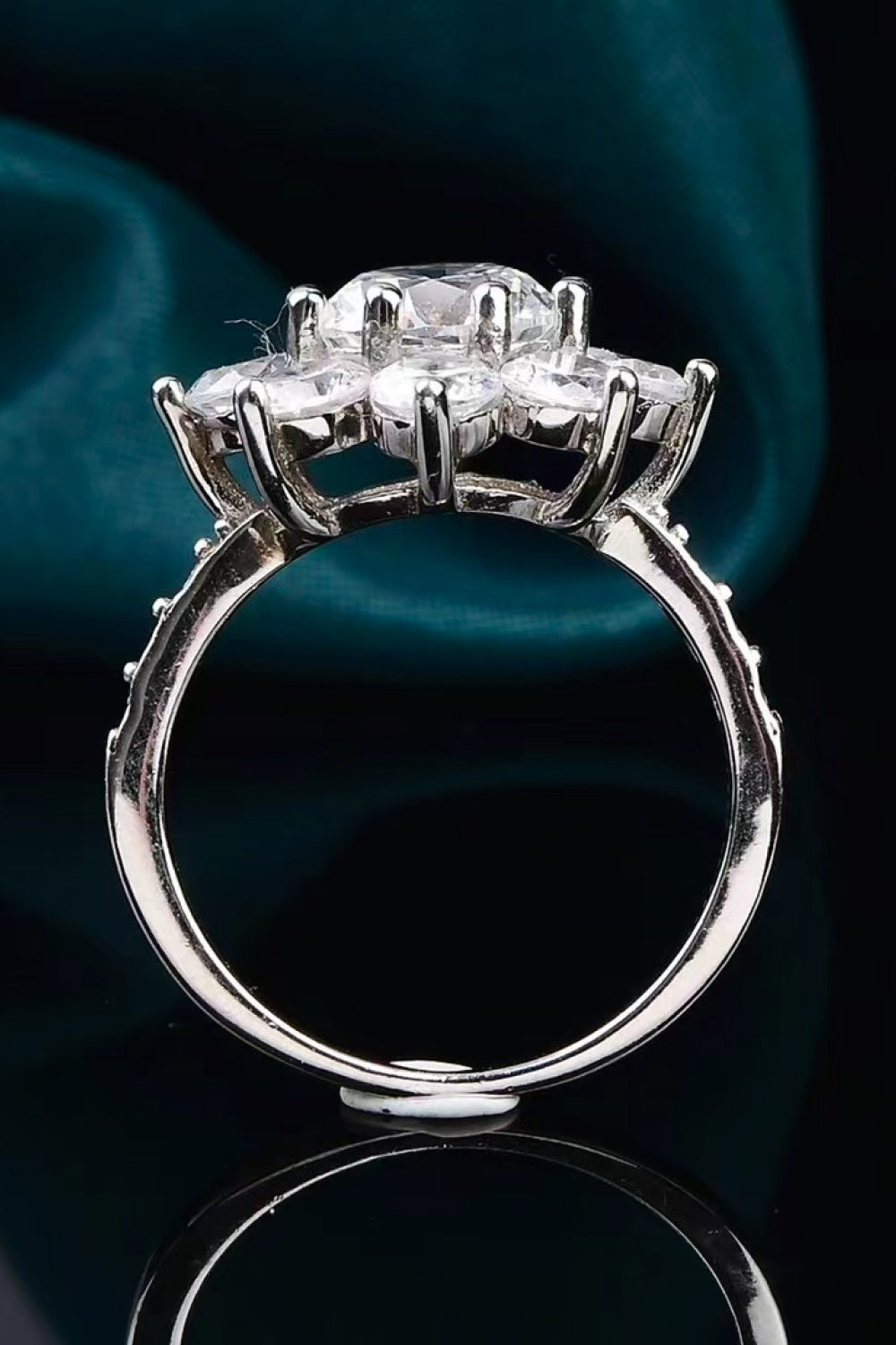 Fleur d’Éclat – 1CT Moissanite Flower Ring in Platinum-Plated 925 Silver