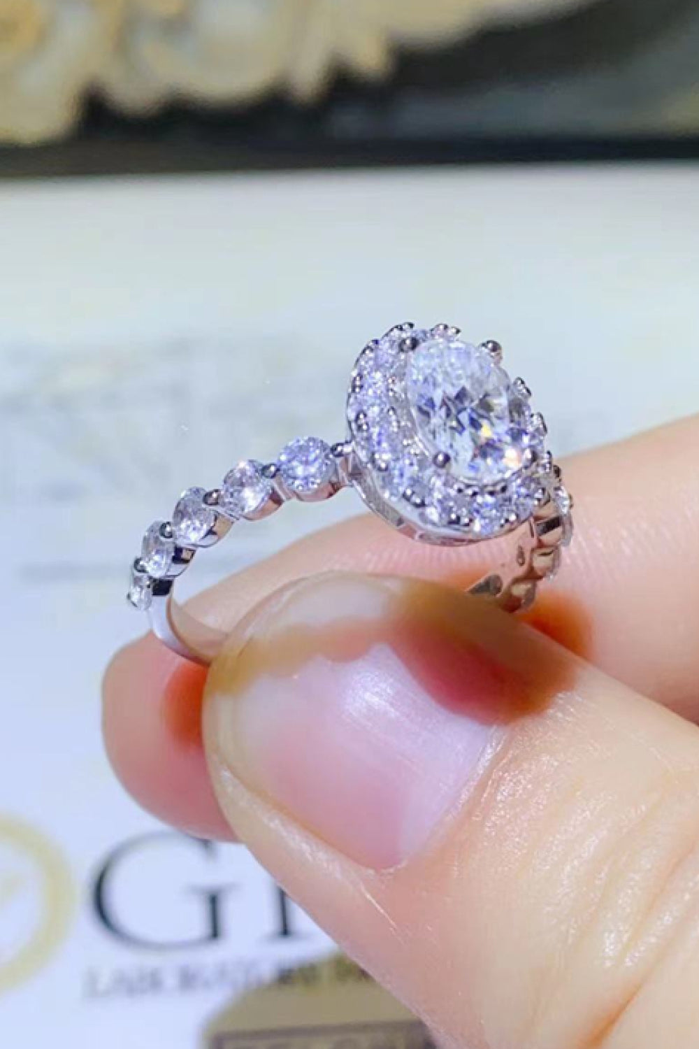 Erin Lee™ – 1 Carat Moissanite Halo Ring, Platinum-Plated Brilliance