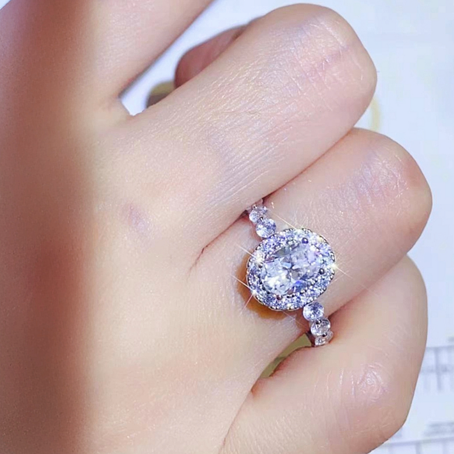 Erin Lee™ 1 Carat Moissanite Halo Ring Platinum-Plated 925 Silver